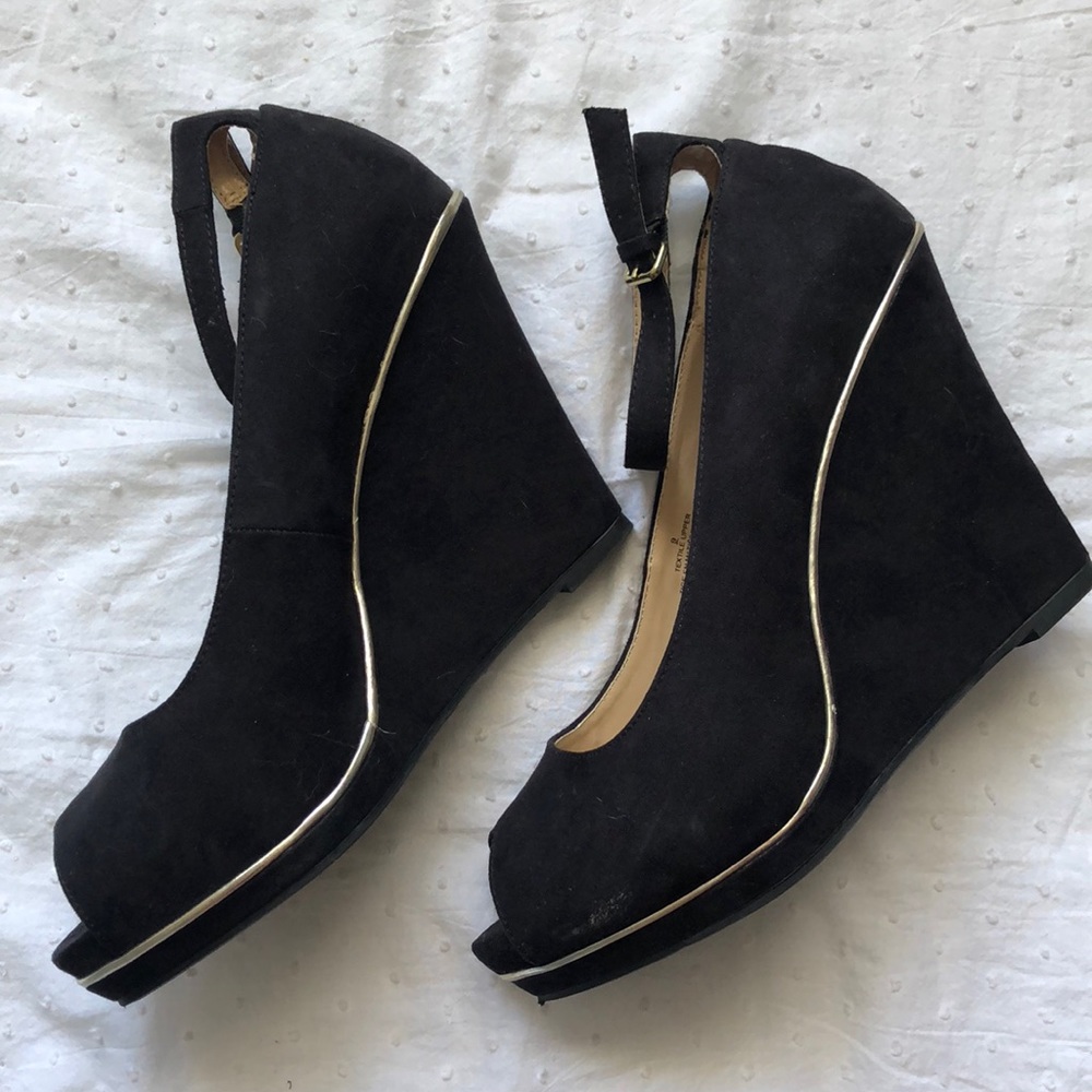 💕Black Peep Toe Wedges💕